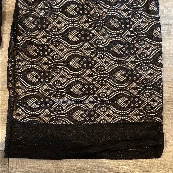 Black and Tan V-Neck Bodycon Midi Dress - Picture 2 of 9